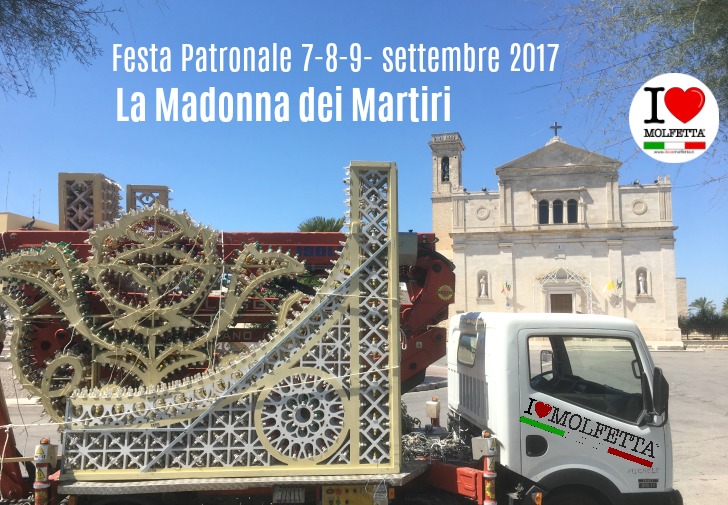 Gli archi e le mille luci colorate: le luminarie a Molfetta