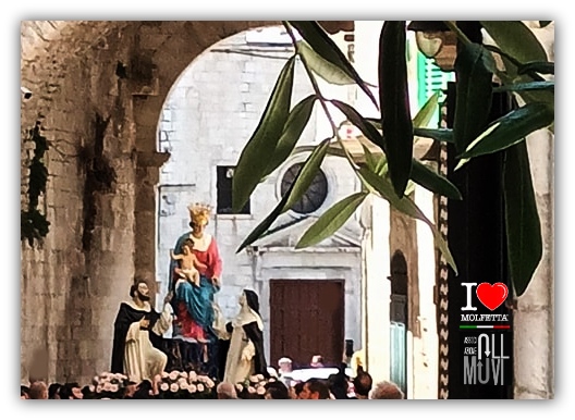 La Madonna di Pompei in processione a Molfetta