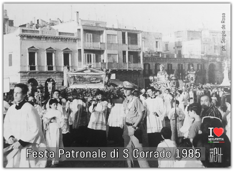A Molfetta 1985 in processione le Sacre Ossa e il semibusto di San Corrado