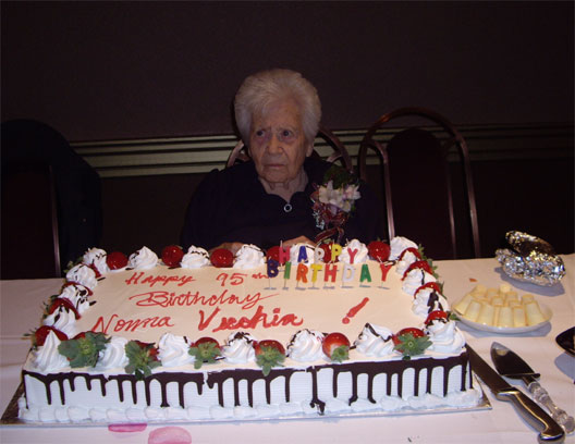 Nonna Maria, dal Canada, saluta Molfetta