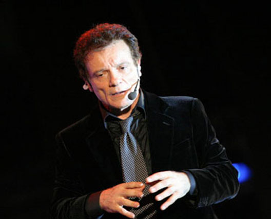 Stasera Ranieri canta  a Molfetta perch&egrave; non sa nuotare